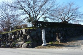 普光寺前の道標