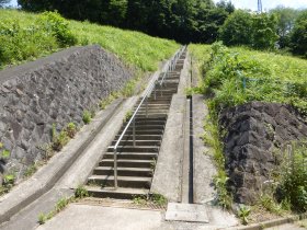 鑓水峠への階段