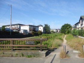 川沿いの遊歩道