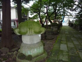 神炊館神社灯篭