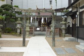 御釜神社