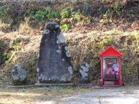 湯殿山碑