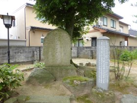 「芭蕉翁留杖の地」の碑