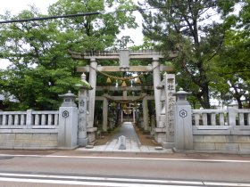 向本折白山神社